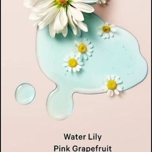 Victoria's Secret Aqua Kiss Body Mist New MSRP $20 - Picture 3 of 7